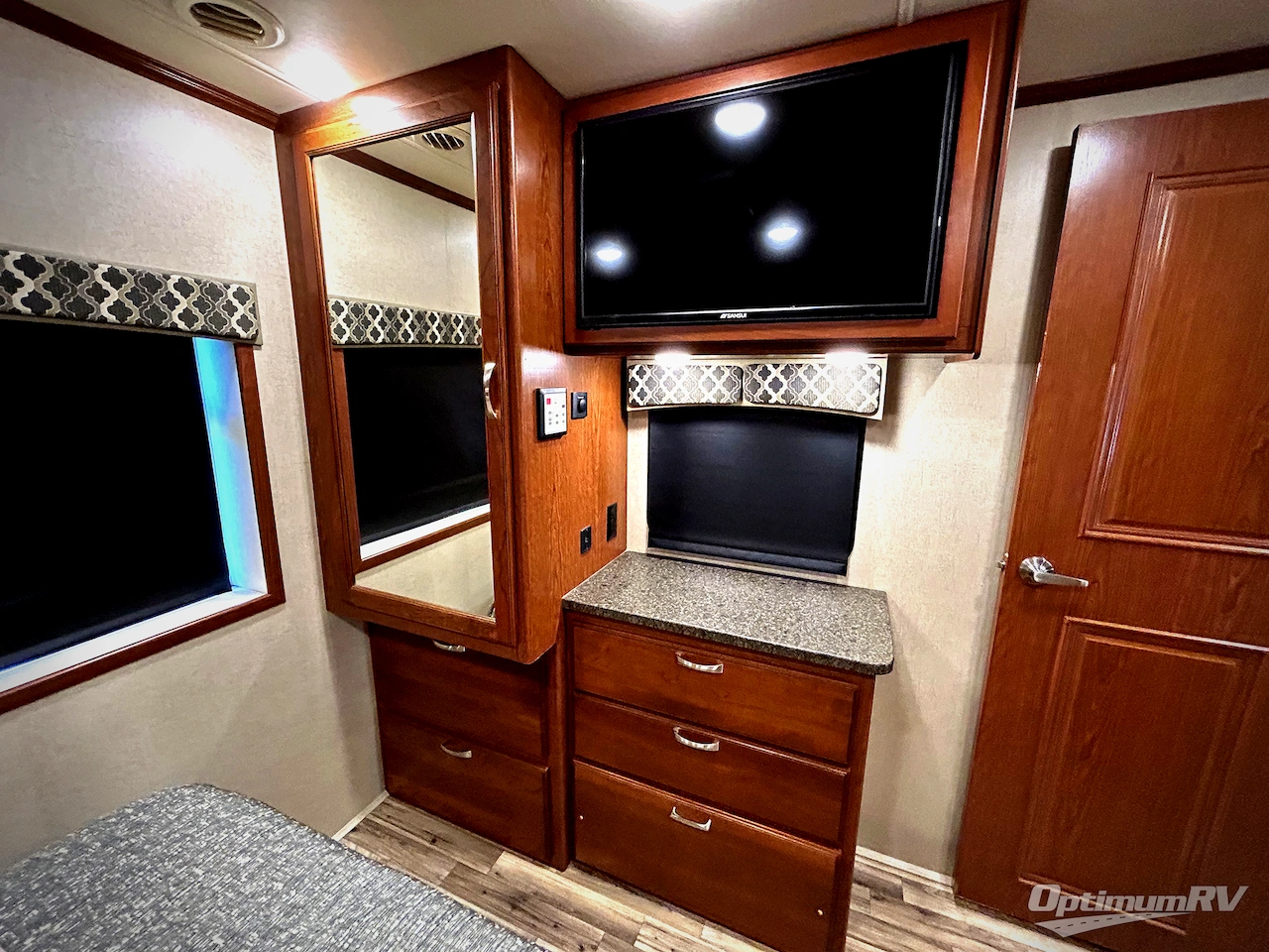 2018 Dynamax Isata 5 36DS Photo 20