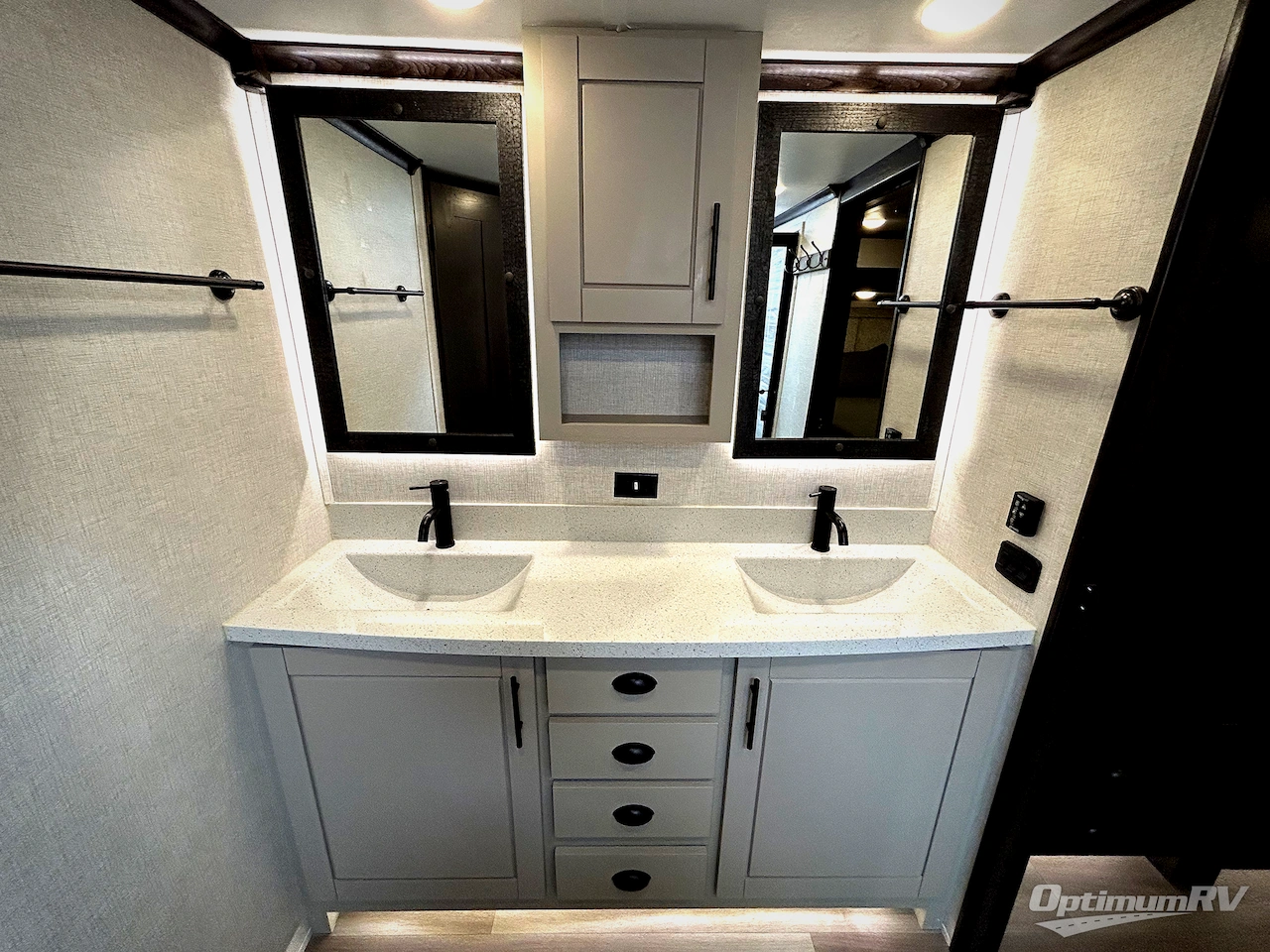 2021 Redwood Redwood 4001LK Photo 12
