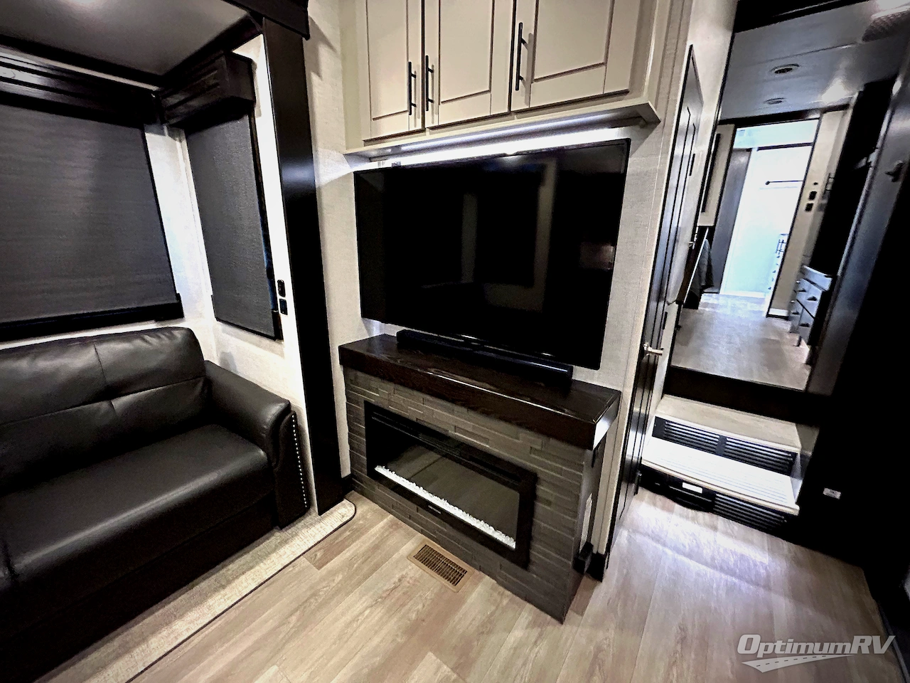 2021 Redwood Redwood 4001LK Photo 18