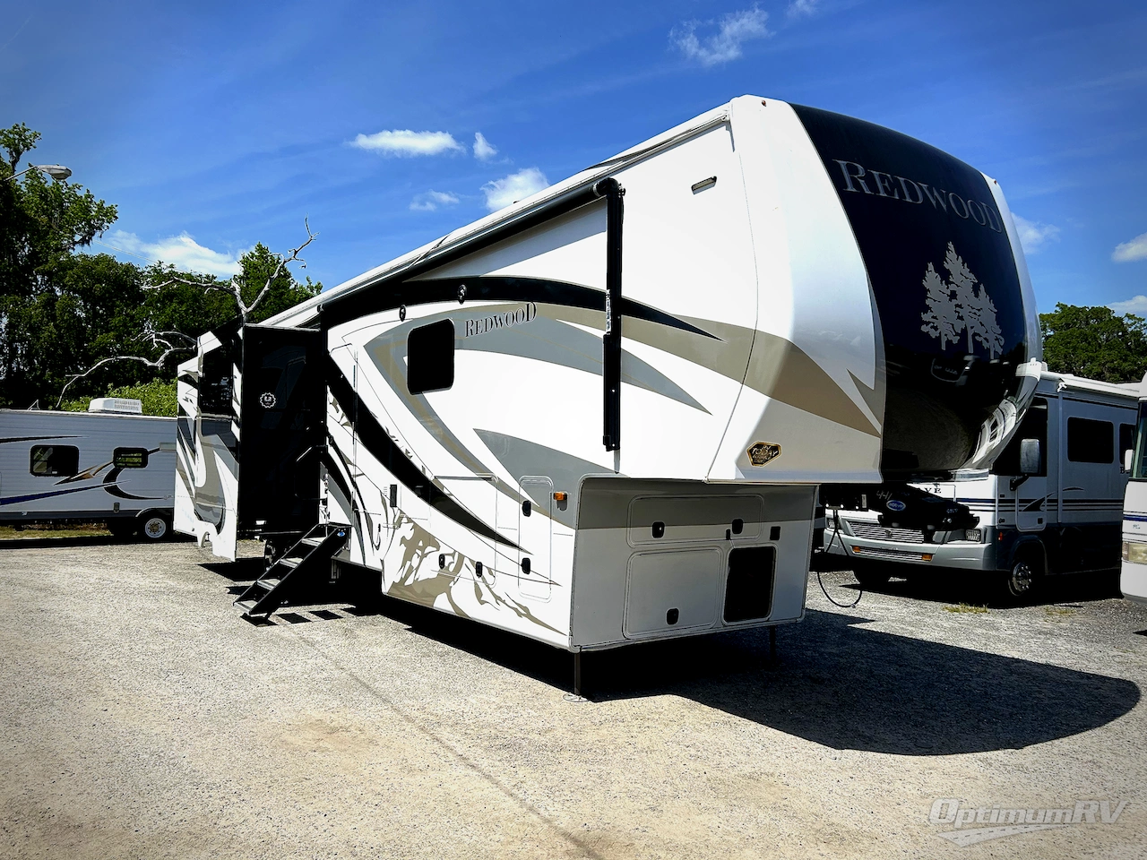 2021 Redwood Redwood 4001LK Photo 1