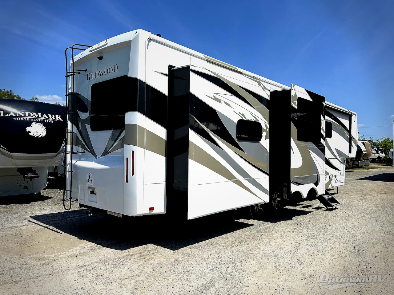 2021 Redwood Redwood 4001LK Photo 2