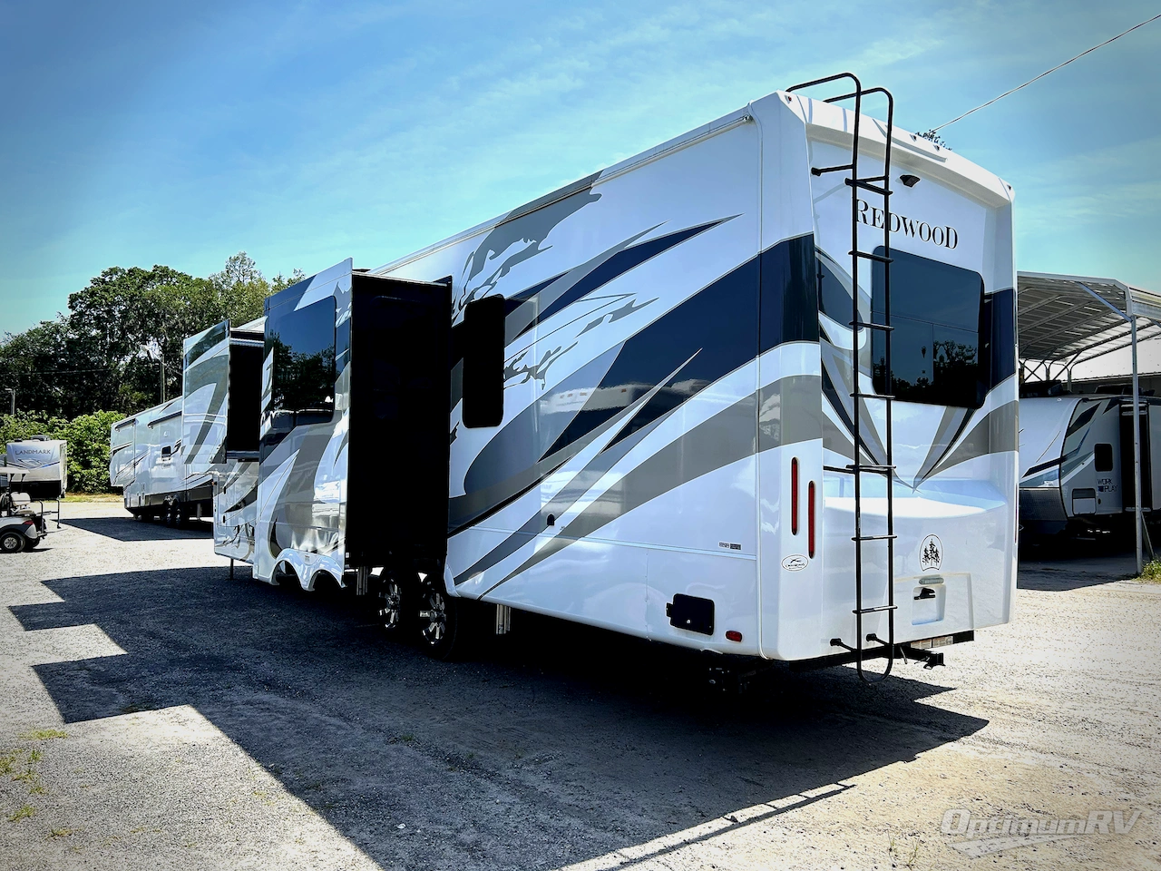 2021 Redwood Redwood 4001LK Photo 3