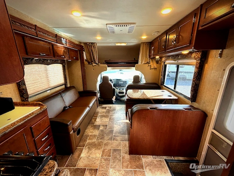 2016 Thor Four Winds 30C RV Photo 3