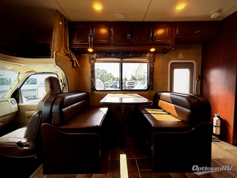 2016 Thor Four Winds 30C RV Photo 4