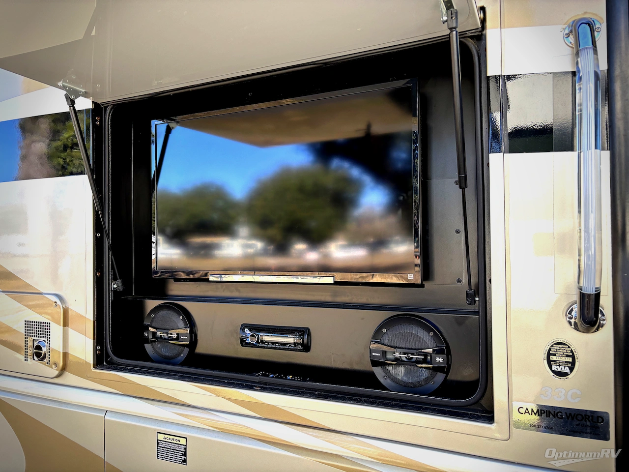 2014 Fleetwood Bounder 33C Photo 21