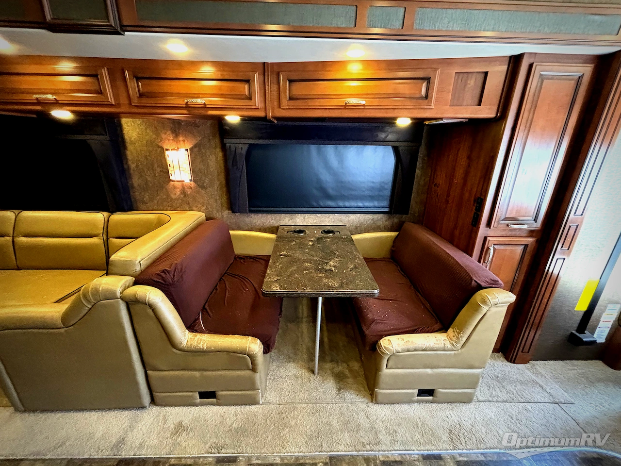 2014 Fleetwood Bounder 33C Photo 12