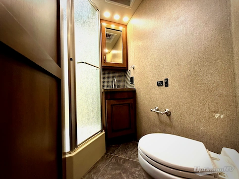 2015 Fleetwood Excursion 35B RV Photo 3