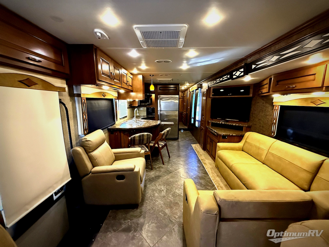 2015 Fleetwood Excursion 35B Photo 4