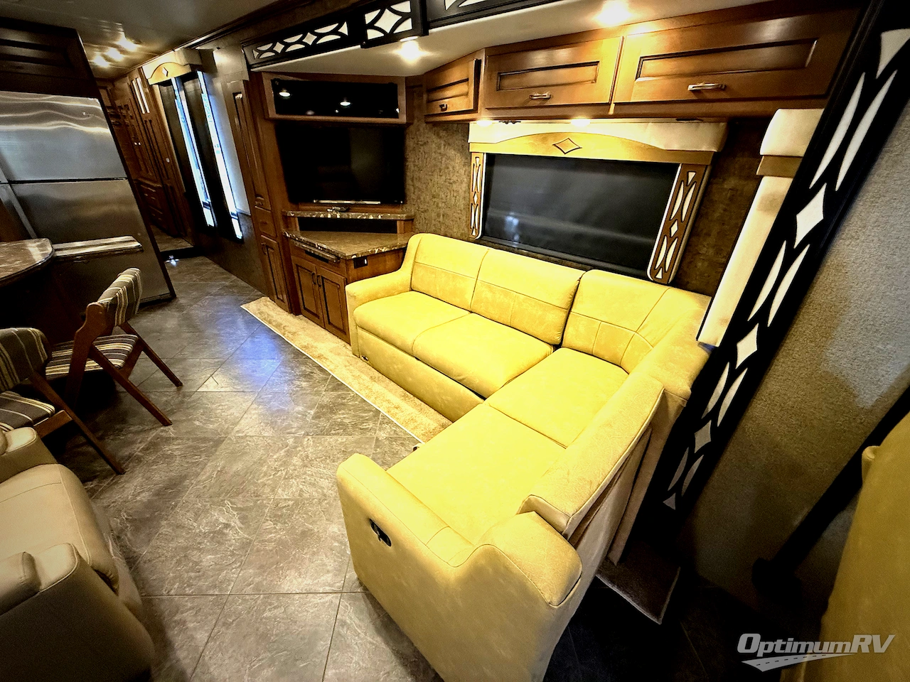 2015 Fleetwood Excursion 35B Photo 7