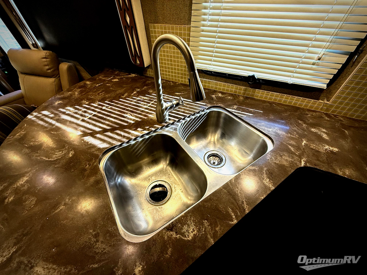 2015 Fleetwood Excursion 35B Photo 11