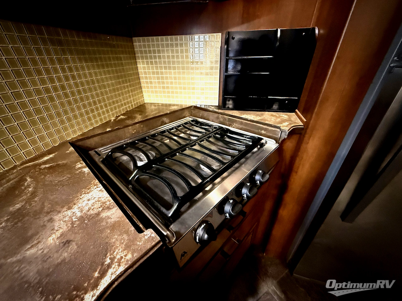 2015 Fleetwood Excursion 35B Photo 12