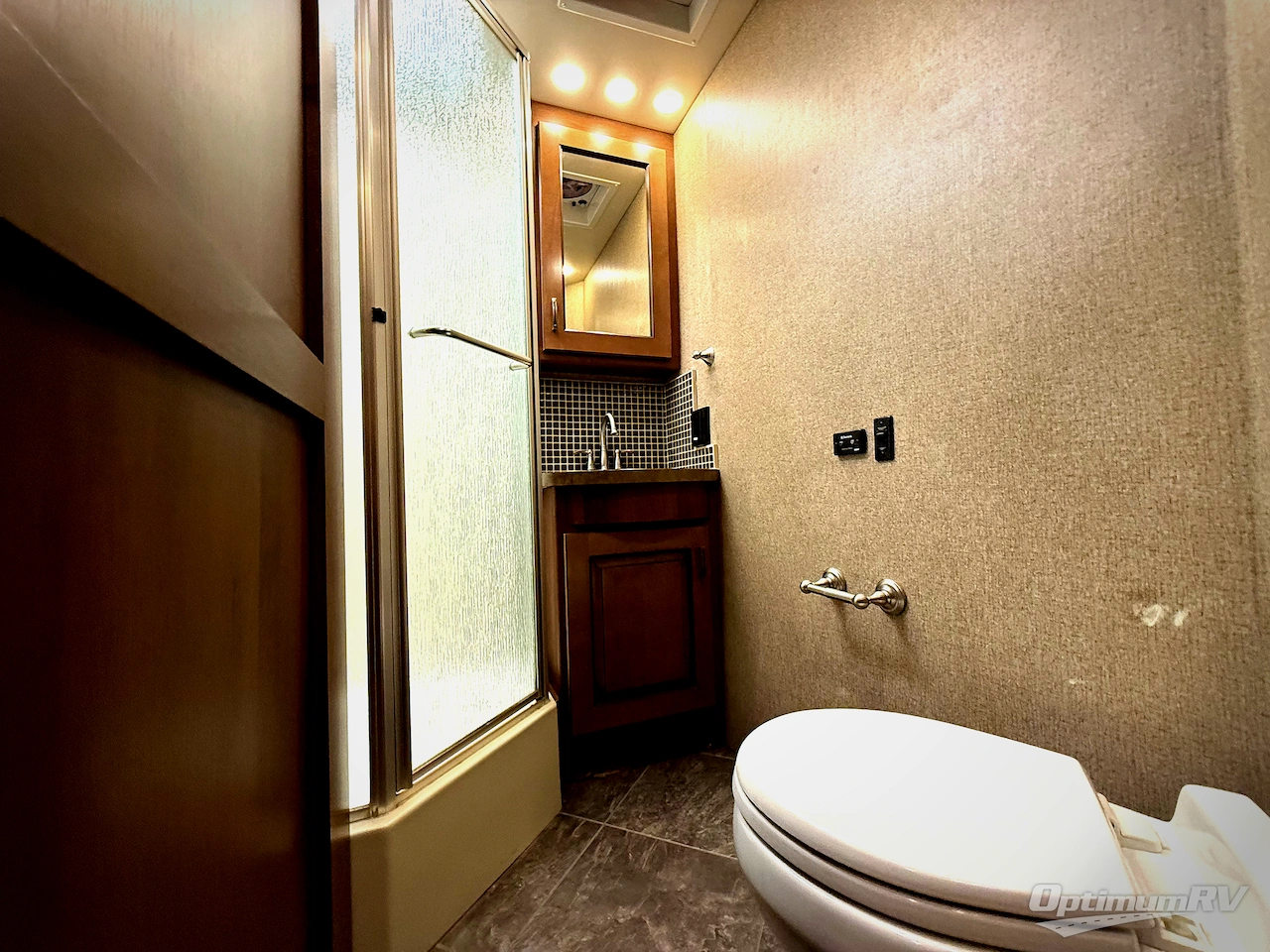 2015 Fleetwood Excursion 35B Photo 15