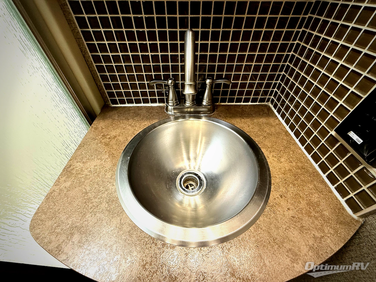 2015 Fleetwood Excursion 35B Photo 16