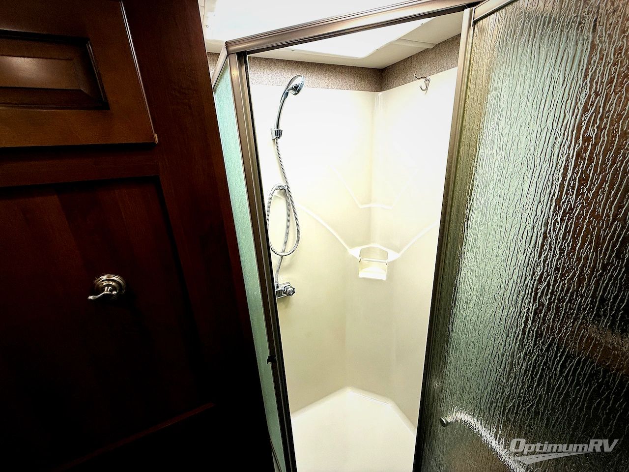 2015 Fleetwood Excursion 35B Photo 17