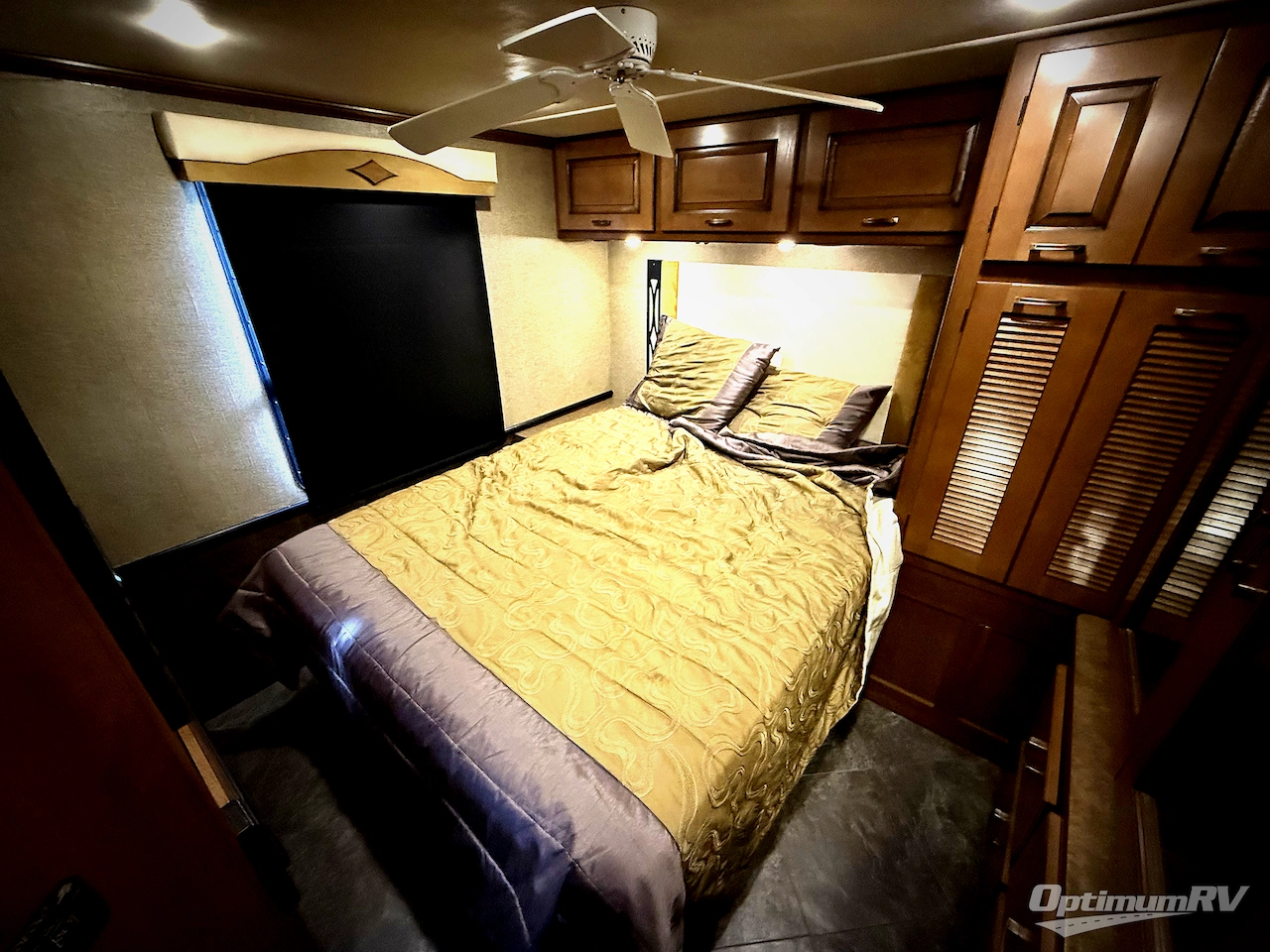 2015 Fleetwood Excursion 35B Photo 18