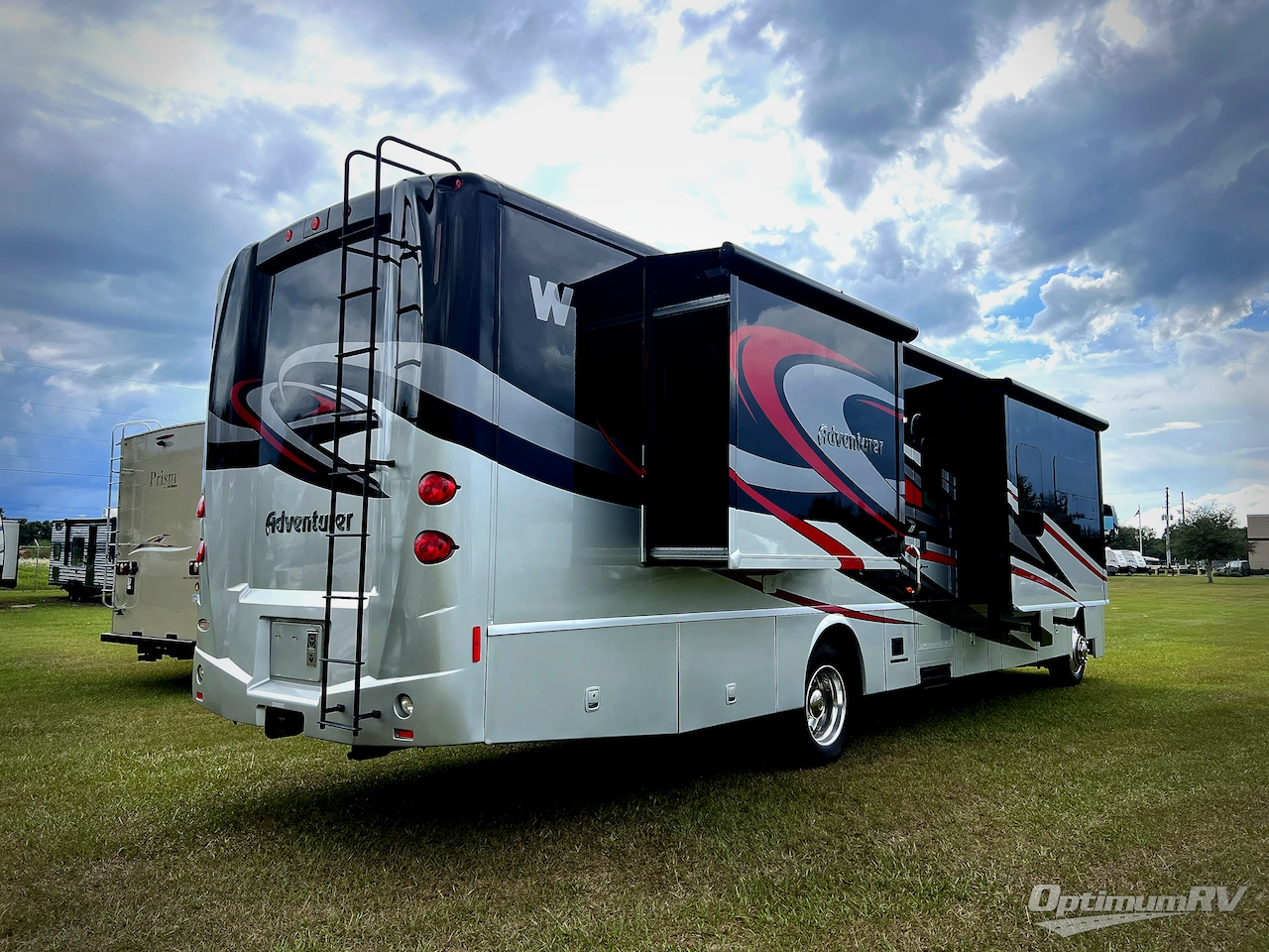 2014 Winnebago Adventurer 37F Photo 3