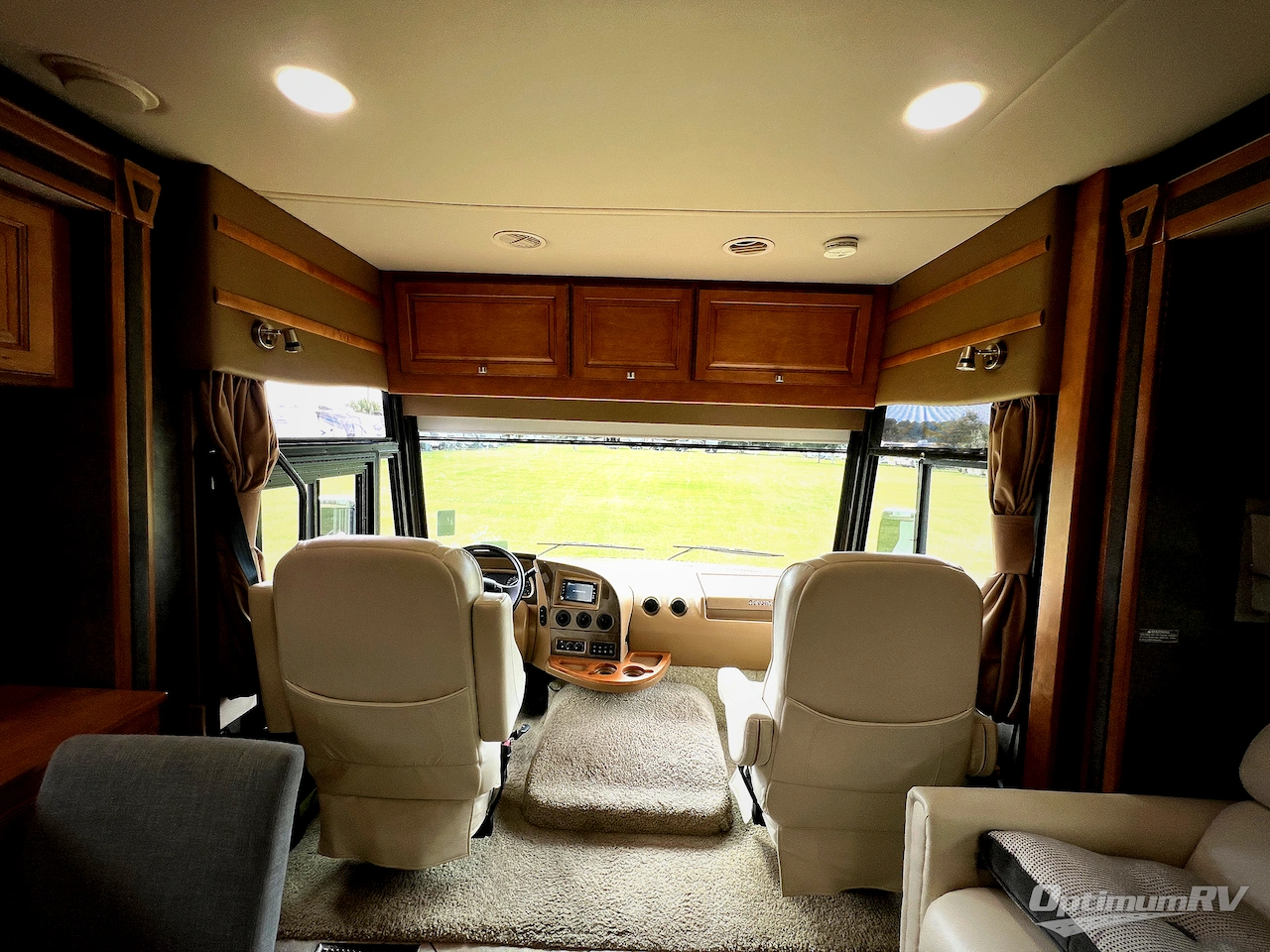 2014 Winnebago Adventurer 37F Photo 6