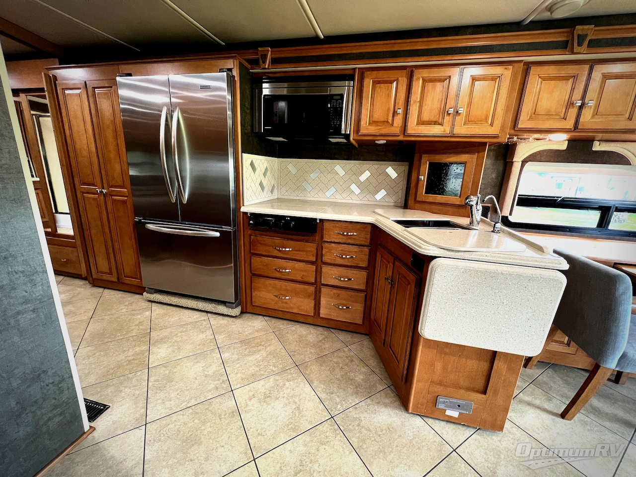 2014 Winnebago Adventurer 37F Photo 10