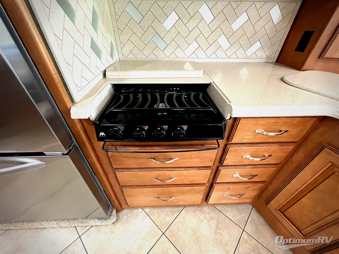 2014 Winnebago Adventurer 37F Photo 12