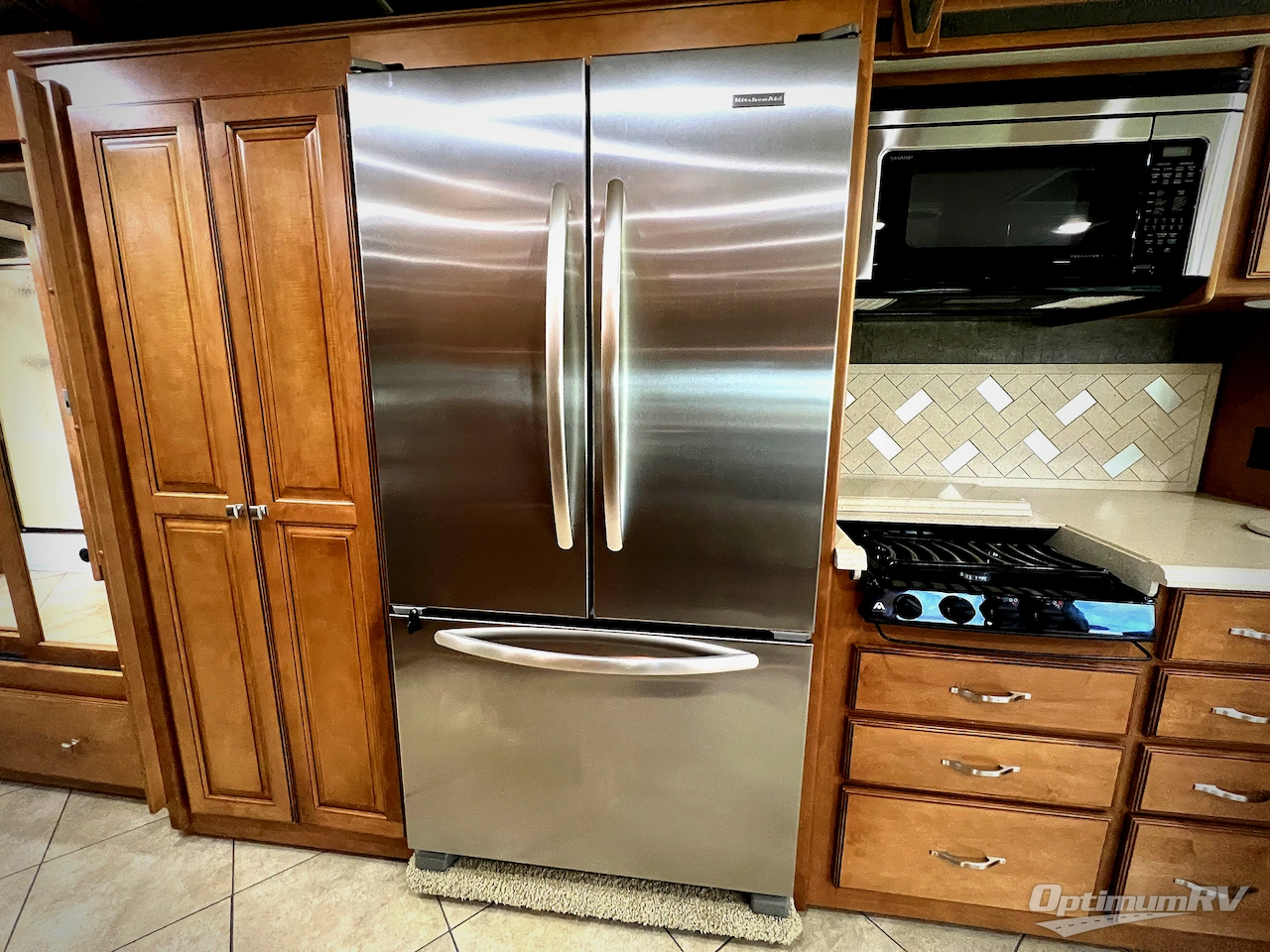 2014 Winnebago Adventurer 37F Photo 14