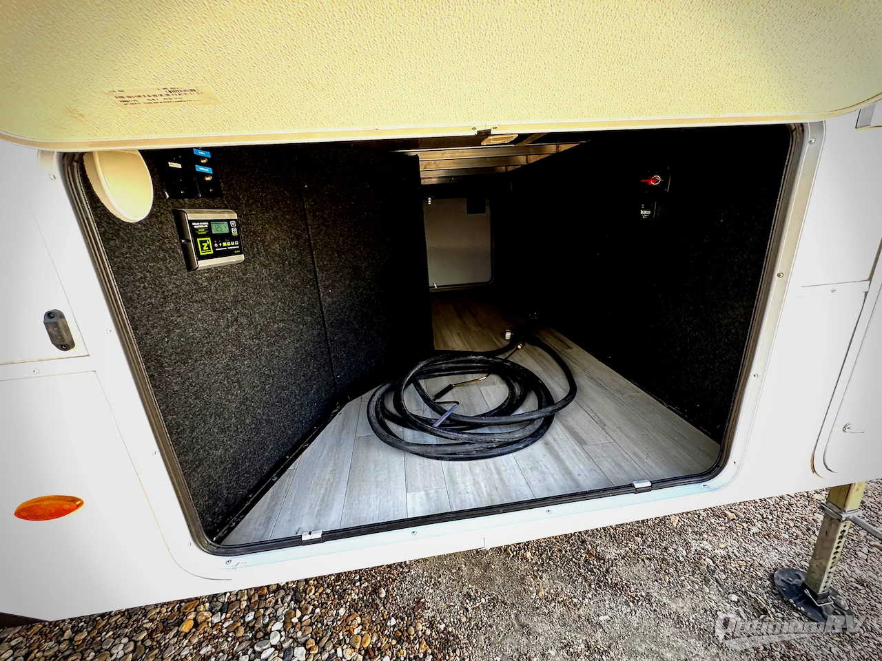 2021 Grand Design Solitude S-Class 3550BH Photo 2