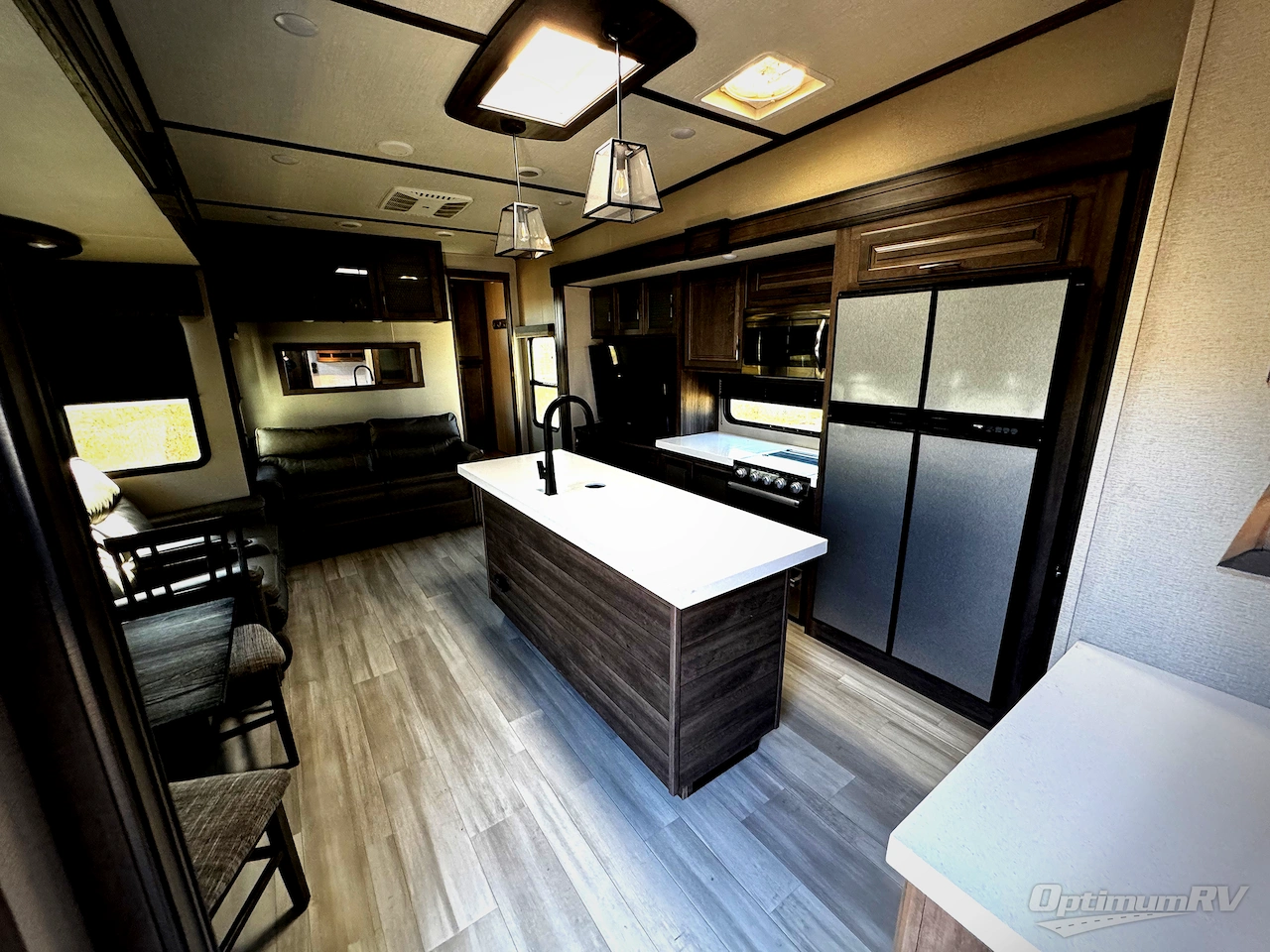 2021 Grand Design Solitude S-Class 3550BH Photo 3