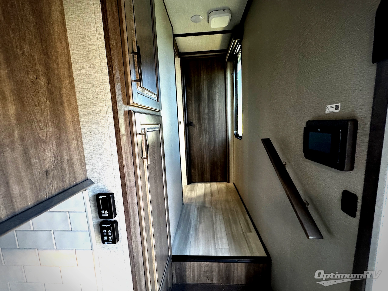 2021 Grand Design Solitude S-Class 3550BH Photo 11