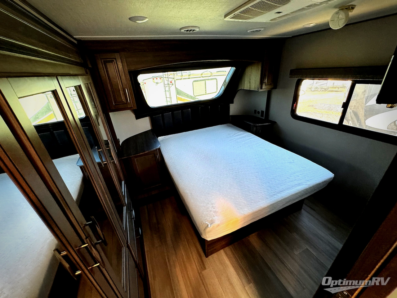 2021 Grand Design Solitude S-Class 3550BH Photo 13