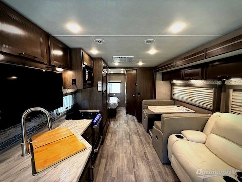 2021 Thor Freedom Traveler A27 RV Photo 2