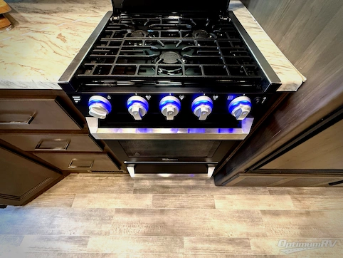 2021 Thor Freedom Traveler A27 RV Photo 4