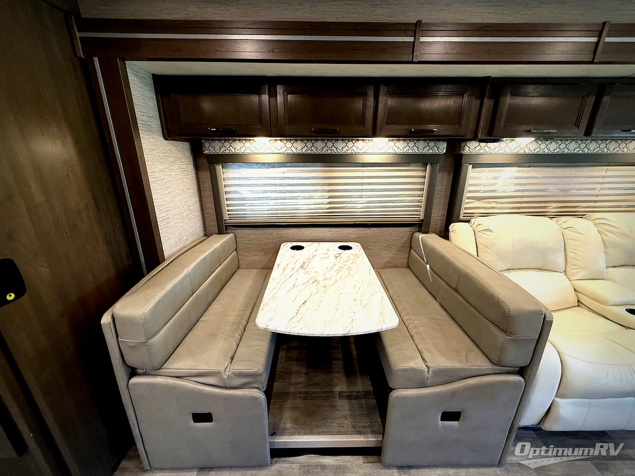 2021 Thor Freedom Traveler A27 Photo 7