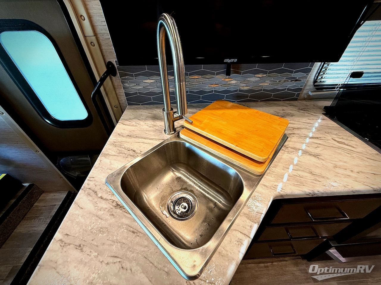 2021 Thor Freedom Traveler A27 Photo 9