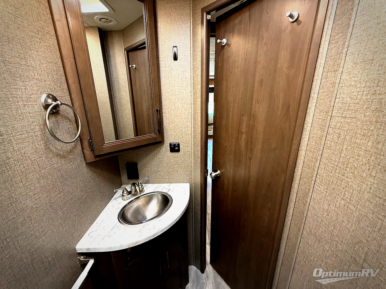 2021 Thor Freedom Traveler A27 Photo 14