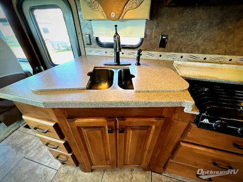 2014 Tiffin Allegro 31 SA RV Photo 3