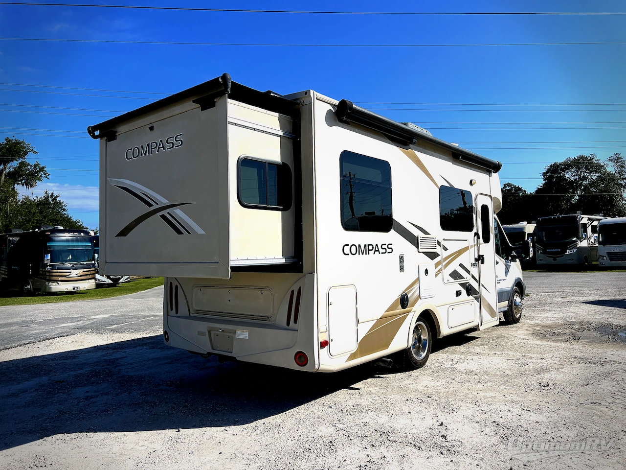2017 Thor Compass 23TR Photo 3