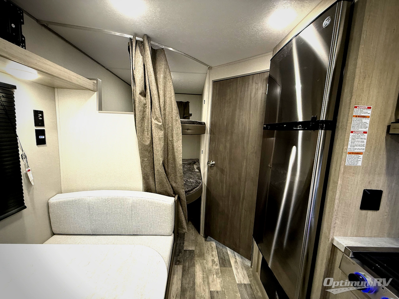 2025 Coachmen Catalina Summit Series 8 261BH Photo 15