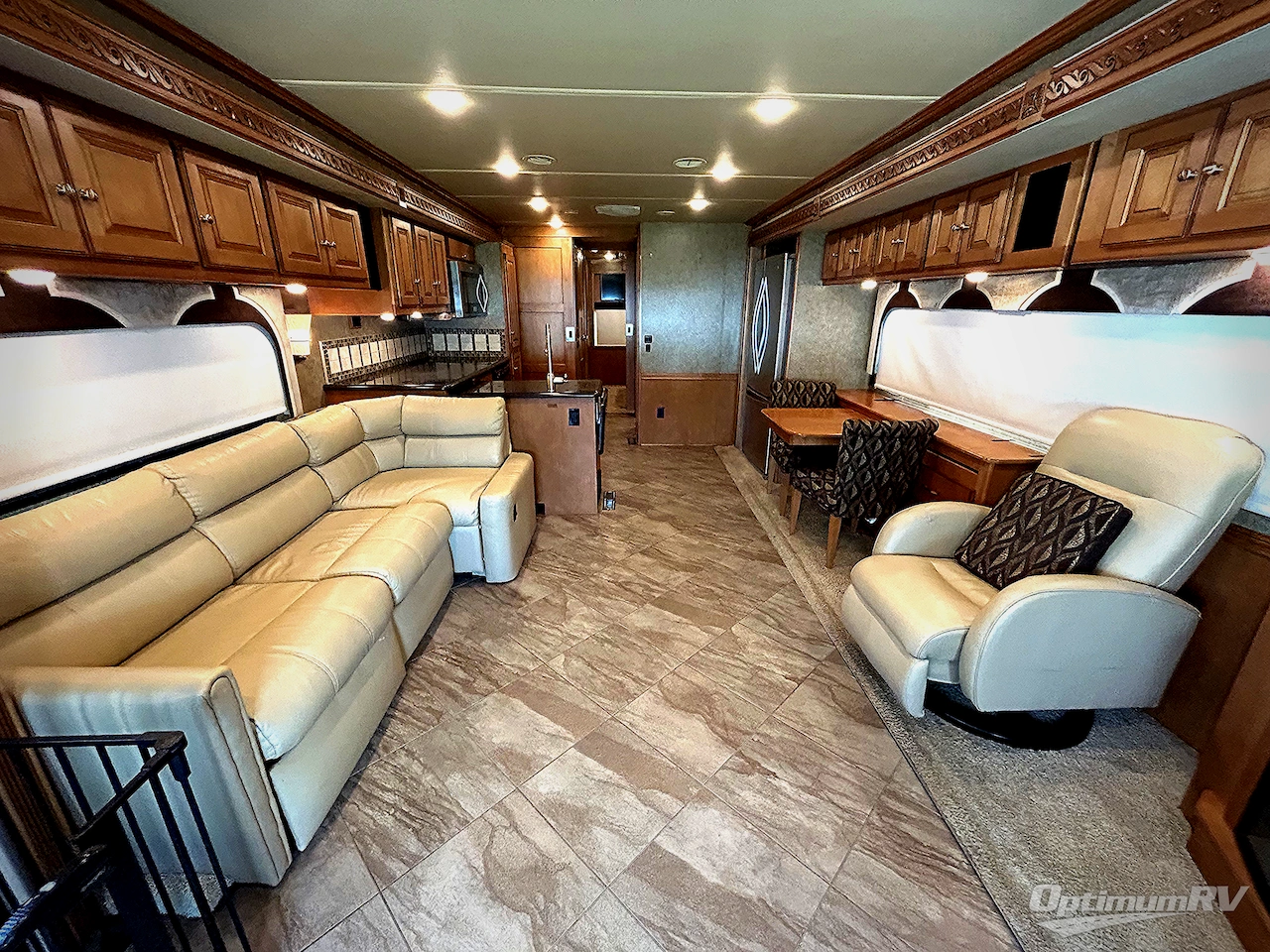 2016 Winnebago Adventurer 38Q Photo 3