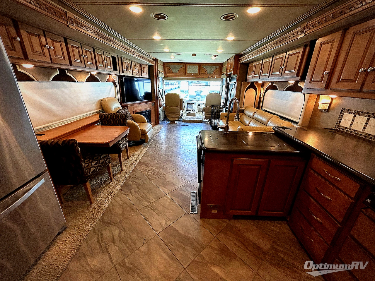 2016 Winnebago Adventurer 38Q Photo 4