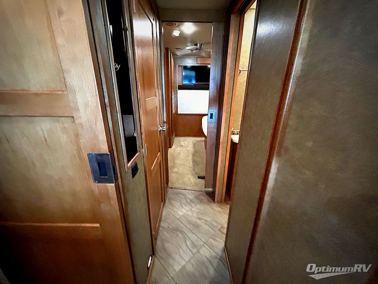 2016 Winnebago Adventurer 38Q Photo 14