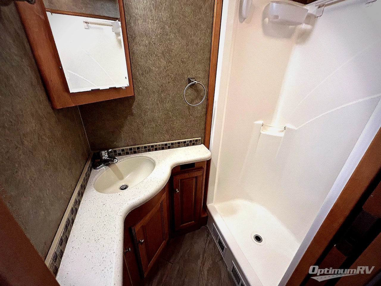 2016 Winnebago Adventurer 38Q Photo 15