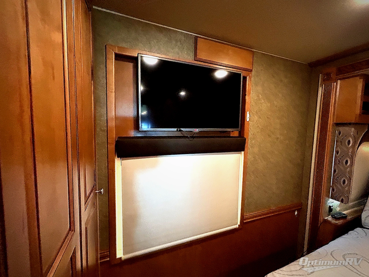 2016 Winnebago Adventurer 38Q Photo 20