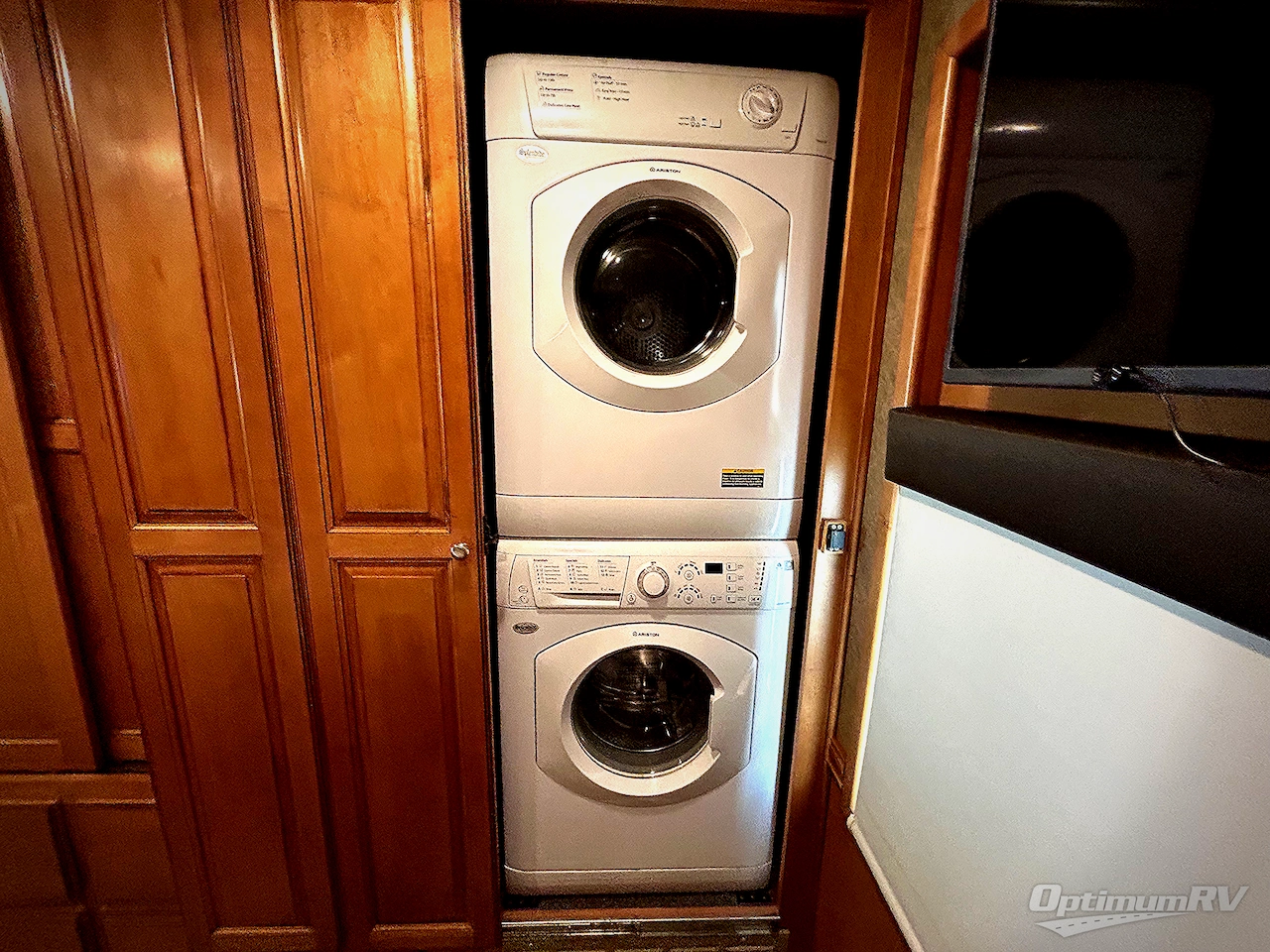 2016 Winnebago Adventurer 38Q Photo 22