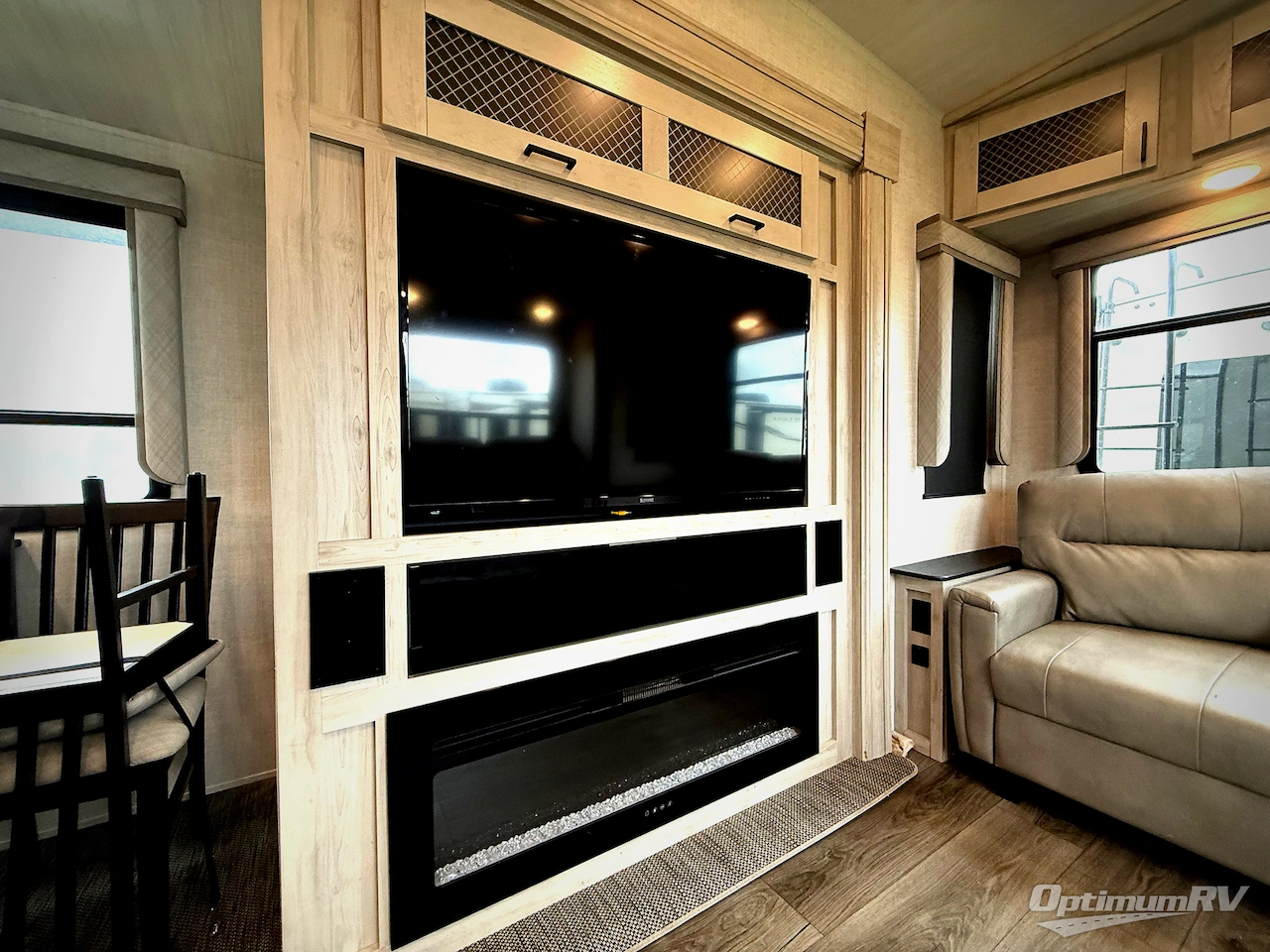 2022 East To West Tandara 386MB-OK Photo 7