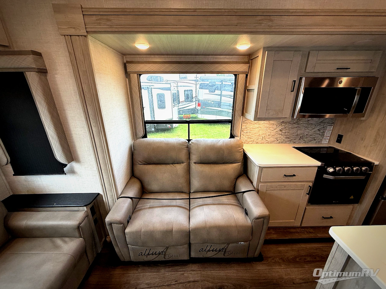 2022 East To West Tandara 386MB-OK Photo 9