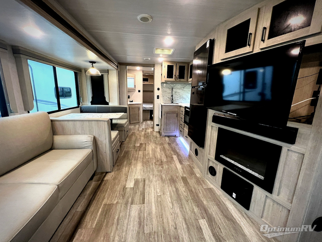 2022 East To West Alta 2850KRL Photo 5