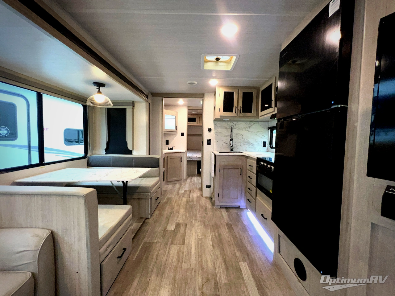 2022 East To West Alta 2850KRL Photo 9