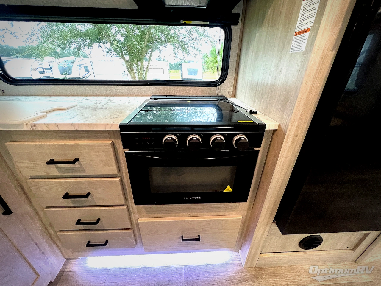 2022 East To West Alta 2850KRL Photo 13