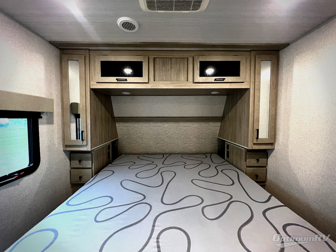 2022 East To West Alta 2850KRL Photo 17