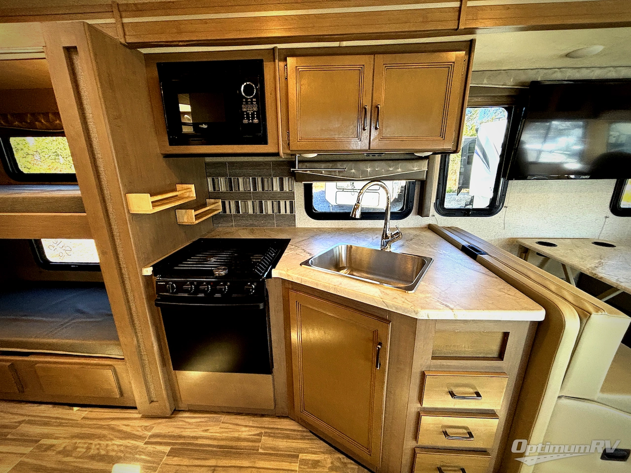 2020 Thor ACE 32.3 Photo 7