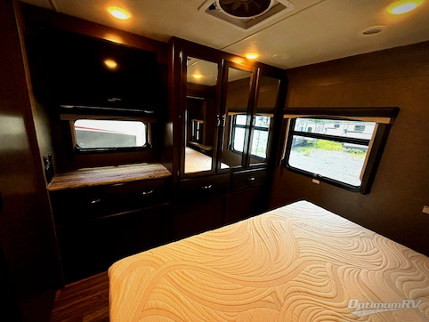 2018 Thor ACE 29.4 RV Photo 4